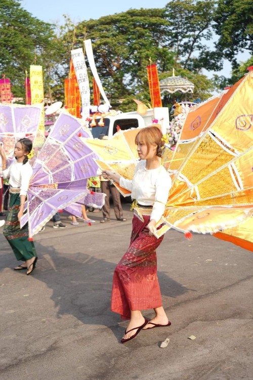 ร่ายระบำฟ้อนกิงกะหร่า