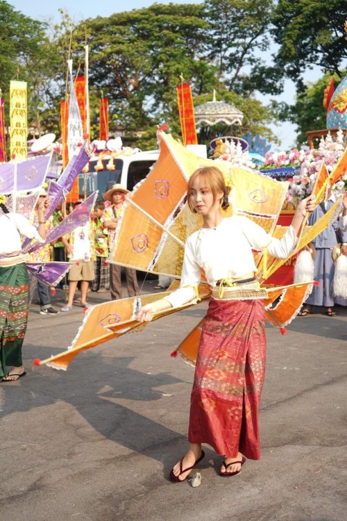 ร่ายระบำฟ้อนกิงกะหร่า