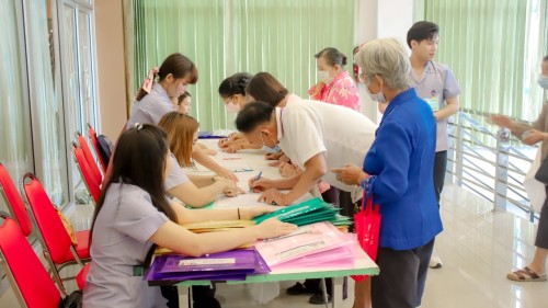 โครงการการดูแลสุขภาพกลุ่มผู้สูงอายุและผู้สูงอายุที่มีภาวะปวดเข่าด้วยแพทย์แผนไทย  ประจำปี 2567