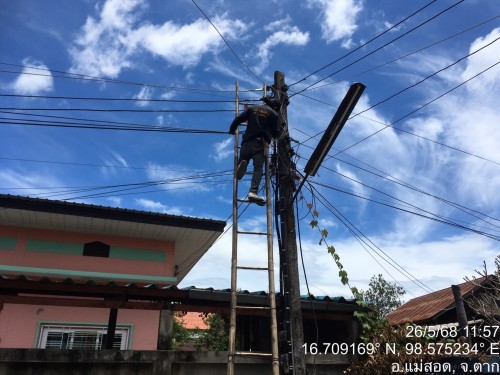 เจ้าหน้าที่กองยุทธศาสตร์และงบประมาณ ดำเนินการตามคำร้อง ขอซ่อมแซมเคเบิ้ลทีวี ชุมชนวัดหลวง