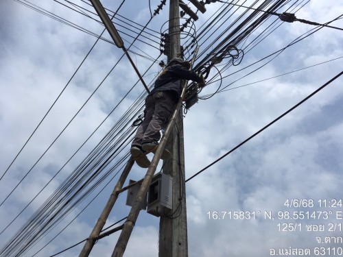 เจ้าหน้าที่กองยุทธศาสตร์และงบประมาณ ดำเนินการตามคำร้อง ขอซ่อมแซมเคเบิ้ลทีวี ชุมชนปู่แดง และชุมชนสองแคว 2