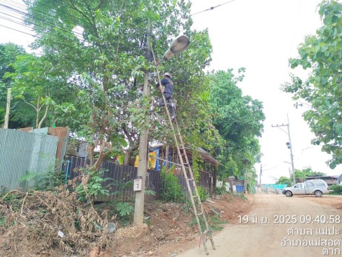 เจ้าหน้าที่กองยุทธศาสตร์และงบประมาณ ดำเนินการตามคำร้อง ขอซ่อมแซมเคเบิ้ลทีวี ชุมชนสองแควหนึ่ง และชุมชนอินทรคีรี