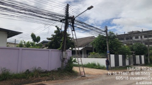 เจ้าหน้าที่กองยุทธศาสตร์และงบประมาณ ดำเนินการตามคำร้อง ขอซ่อมแซมเคเบิ้ลทีวี ชุมชนสองแควหนึ่ง และชุมชนอินทรคีรี