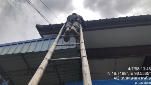 เจ้าหน้าที่กองยุทธศาสตร์และงบประมาณ ดำเนินการตามคำร้อง ขอซ่อมแซมเคเบิ้ลทีวี ชุมชนสองแควหนึ่ง