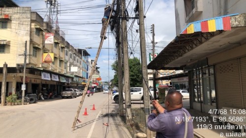 เจ้าหน้าที่กองยุทธศาสตร์และงบประมาณ ดำเนินการตามคำร้องขอซ่อมแชมเคเบิลทีวี ท่ารถแม่ระมาด ชุมชนชุมพลพัฒนา
