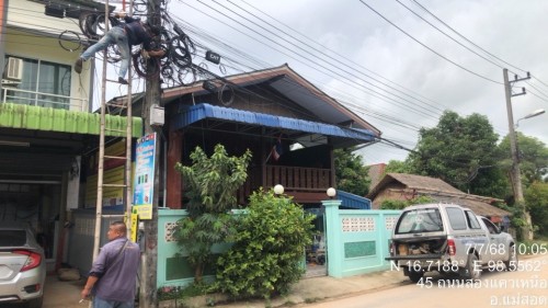 เจ้าหน้าที่กองยุทธศาสตร์และงบประมาณ ดำเนินการตามคำร้องขอซ่อมแซมเคเบิลทีวี ชุมชนสองแควหนึ่ง