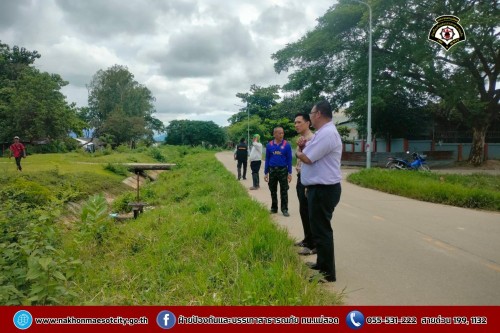 ดับเพลิงนครแม่สอด ร่วมเทศบาลนครแม่สอดกับหน่วยพัฒนาการเคลื่อนที่ 33 (นพค.33) ลงพื้นที่สำรวจเส้นทางระบายน้ำ