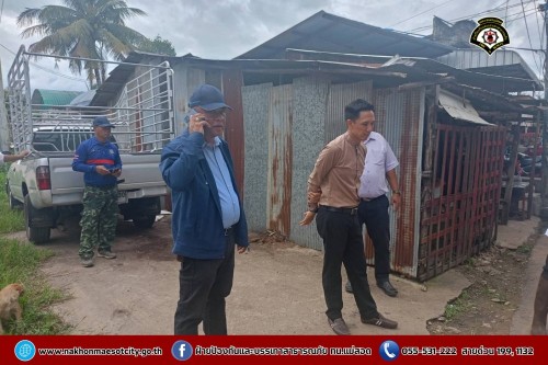 ดับเพลิงนครแม่สอด ร่วมเทศบาลนครแม่สอดกับหน่วยพัฒนาการเคลื่อนที่ 33 (นพค.33) ลงพื้นที่สำรวจเส้นทางระบายน้ำ