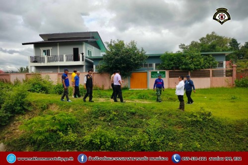 ดับเพลิงนครแม่สอด ร่วมเทศบาลนครแม่สอดกับหน่วยพัฒนาการเคลื่อนที่ 33 (นพค.33) ลงพื้นที่สำรวจเส้นทางระบายน้ำ