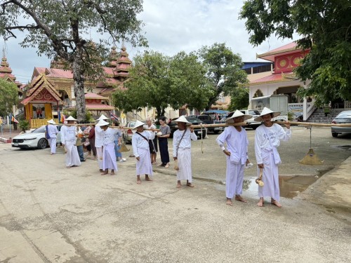 เทศบาลนครแม่สอดร่วมกับวัดแม่ซอดน่าด่านจัดประเพณีแล้อุ๊ปั๊ดตะก่า