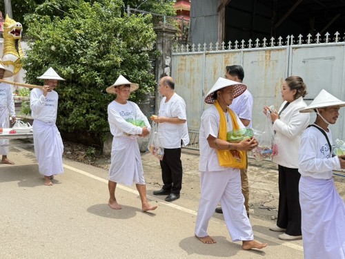 เทศบาลนครแม่สอดร่วมกับวัดแม่ซอดน่าด่านจัดประเพณีแล้อุ๊ปั๊ดตะก่า