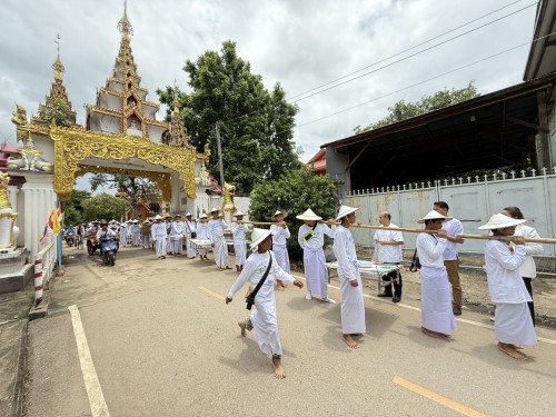 เทศบาลนครแม่สอดร่วมกับวัดแม่ซอดน่าด่านจัดประเพณีแล้อุ๊ปั๊ดตะก่า