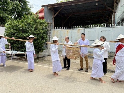 เทศบาลนครแม่สอดร่วมกับวัดแม่ซอดน่าด่านจัดประเพณีแล้อุ๊ปั๊ดตะก่า