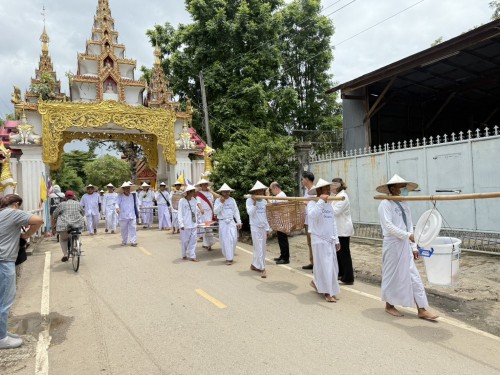 เทศบาลนครแม่สอดร่วมกับวัดแม่ซอดน่าด่านจัดประเพณีแล้อุ๊ปั๊ดตะก่า