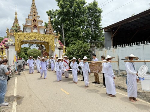 เทศบาลนครแม่สอดร่วมกับวัดแม่ซอดน่าด่านจัดประเพณีแล้อุ๊ปั๊ดตะก่า