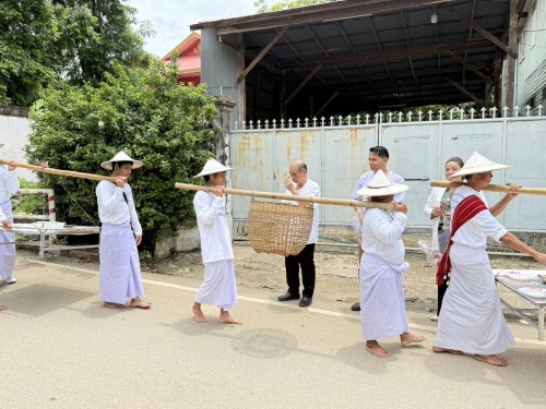 เทศบาลนครแม่สอดร่วมกับวัดแม่ซอดน่าด่านจัดประเพณีแล้อุ๊ปั๊ดตะก่า