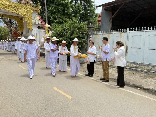 เทศบาลนครแม่สอดร่วมกับวัดแม่ซอดน่าด่านจัดประเพณีแล้อุ๊ปั๊ดตะก่า