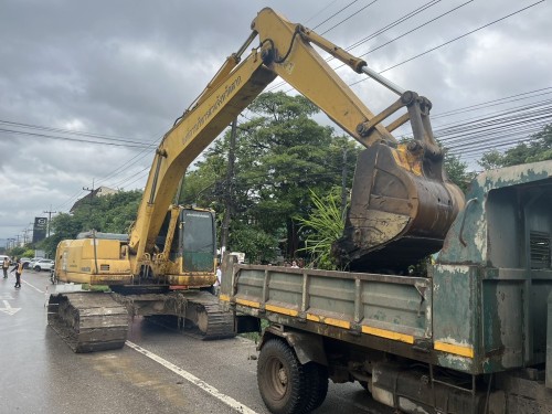 องค์การบริหารส่วนจังหวัดตาก ได้เข้าดำเนินการขุดร่องระบายน้ำ เพื่อเร่งระบายน้ำและป้องกันปัญหาน้ำท่วมขังในเขตเทศบาลนครแม่สอด