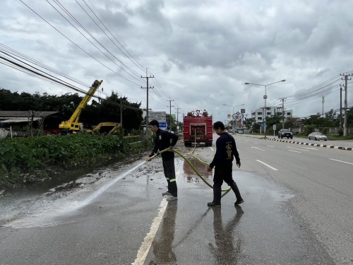 องค์การบริหารส่วนจังหวัดตาก ได้เข้าดำเนินการขุดร่องระบายน้ำ เพื่อเร่งระบายน้ำและป้องกันปัญหาน้ำท่วมขังในเขตเทศบาลนครแม่สอด