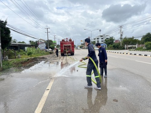 องค์การบริหารส่วนจังหวัดตาก ได้เข้าดำเนินการขุดร่องระบายน้ำ เพื่อเร่งระบายน้ำและป้องกันปัญหาน้ำท่วมขังในเขตเทศบาลนครแม่สอด