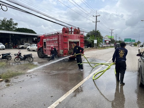 องค์การบริหารส่วนจังหวัดตาก ได้เข้าดำเนินการขุดร่องระบายน้ำ เพื่อเร่งระบายน้ำและป้องกันปัญหาน้ำท่วมขังในเขตเทศบาลนครแม่สอด