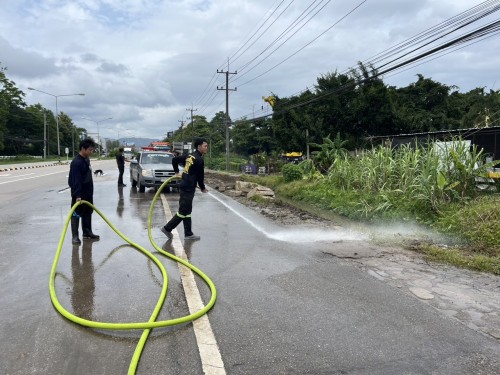 องค์การบริหารส่วนจังหวัดตาก ได้เข้าดำเนินการขุดร่องระบายน้ำ เพื่อเร่งระบายน้ำและป้องกันปัญหาน้ำท่วมขังในเขตเทศบาลนครแม่สอด