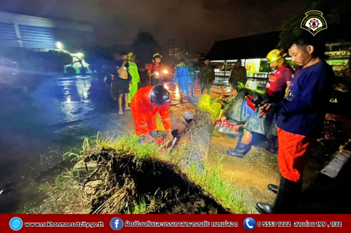 ดับเพลิงนครแม่สอด ออกตรวจสอบและดำเนินการตัดต้นไม้ล้ม ณ โรงเรียนเทศบาลวัดมณีไพรสณฑ์