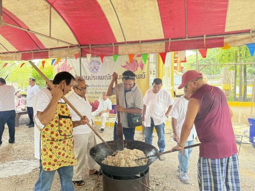 เทศบาลนครแม่สอดร่วมกับวัดสักทองวนารามจัดโครงการจัดงานประเพณีกวนข้าวทิพย์ ประจำปี 2568