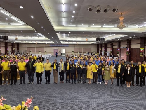 ผู้อำนวยการกองการเจ้าหน้าที่ ร่วมพิธีเปิดโครงการฝึกอาชีพ ให้ความรู้ชุมชนในเขตเทศบาลนครแม่สอด