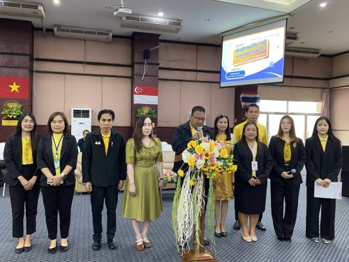 ผู้อำนวยการกองการเจ้าหน้าที่ ร่วมพิธีเปิดโครงการฝึกอาชีพ ให้ความรู้ชุมชนในเขตเทศบาลนครแม่สอด