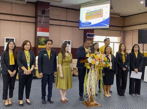 ผู้อำนวยการกองการเจ้าหน้าที่ ร่วมพิธีเปิดโครงการฝึกอาชีพ ให้ความรู้ชุมชนในเขตเทศบาลนครแม่สอด