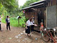 คุณกัญจน์ณัฏฐ์ หริรักษ์ ผู้อำนวยการกองสวัสดิการสังคม ลงพื้นที่ชุมชนอิสลาม เพื่อให้การเยี่ยมครอบครัวเด็กที่อยู่ในภาวะยากลำบาก 