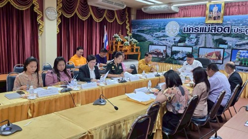 ประชุมคณะกรรมการพิจารณากลั่นกรอง การโอน (ย้าย) พนักงานครูและบุคลากรทางการศึกษาเทศบาลนครแม่สอด