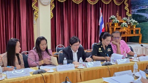 ประชุมคณะกรรมการพิจารณากลั่นกรอง การโอน (ย้าย) พนักงานครูและบุคลากรทางการศึกษาเทศบาลนครแม่สอด