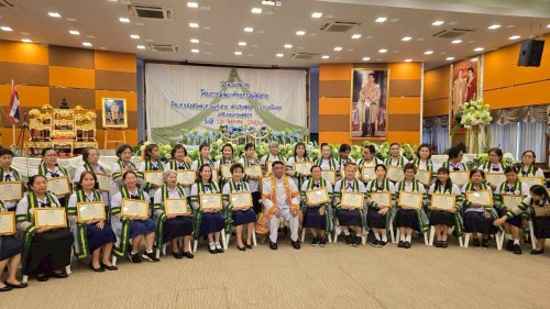 เข้าร่วมพิธีมอบวุฒิบัตรโครงการส่งเสริมสุขภาพผู้สูงอายุ สร้างจิตสดใส ร่างกายแข็งแรง รุ่นที่ 3 และโครงการพัฒนาศักยภาพผู้สูงอายุเทศบาลนครแม่สอด ประจำปีงบประมาณ พ.ศ. 2568 