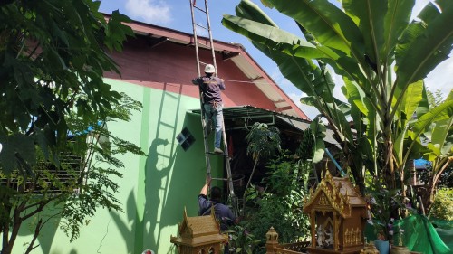 เจ้าหน้าที่กองยุทธศาสตร์และงบประมาณ ดำเนินการตามคำร้อง ขอซ่อมแซมเคเบิ้ลทีวี ชุมชนร่วมใจ