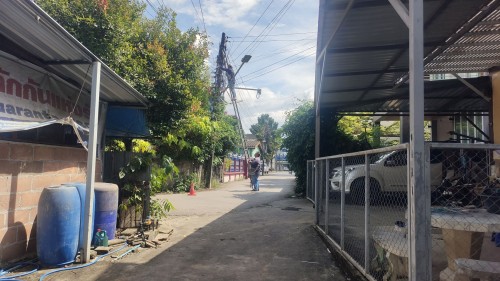 เจ้าหน้าที่กองยุทธศาสตร์และงบประมาณ ดำเนินการตามคำร้อง ขอซ่อมแซมเคเบิ้ลทีวี ชุมชนร่วมใจ