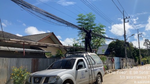 เจ้าหน้าที่กองยุทธศาสตร์และงบประมาณ ดำเนินการตามคำร้อง ขอซ่อมแซมเคเบิ้ลทีวี ชุมชนร่วมแรง ซ.7