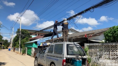เจ้าหน้าที่กองยุทธศาสตร์และงบประมาณ ดำเนินการตามคำร้อง ขอซ่อมแซมเคเบิ้ลทีวี ชุมชนร่วมแรง ซ.7