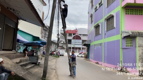 เจ้าหน้าที่กองยุทธศาสตร์และงบประมาณ ดำเนินการตามคำร้อง ขอซ่อมแซมเคเบิ้ลทีวี ชุมชนจ๊อกจอ