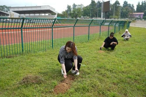 กองการศึกษาร่วมปลูกต้นไม้ เนื่องในโอกาสวันรักต้นไม้ประจำปีของชาติ
