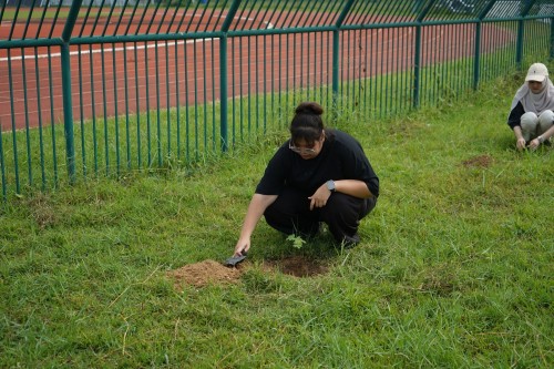 กองการศึกษาร่วมปลูกต้นไม้ เนื่องในโอกาสวันรักต้นไม้ประจำปีของชาติ