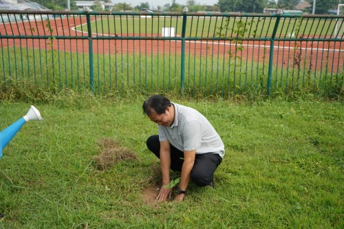 กองการศึกษาร่วมปลูกต้นไม้ เนื่องในโอกาสวันรักต้นไม้ประจำปีของชาติ