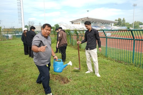 กองการศึกษาร่วมปลูกต้นไม้ เนื่องในโอกาสวันรักต้นไม้ประจำปีของชาติ