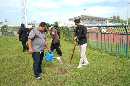 กองการศึกษาร่วมปลูกต้นไม้ เนื่องในโอกาสวันรักต้นไม้ประจำปีของชาติ