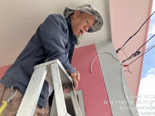 เจ้าหน้าที่กองยุทธศาสตร์และงบประมาณ ดำเนินการตามคำร้อง ขอติดตั้งเคเบิ้ลทีวี ชุมชนร่วมใจ