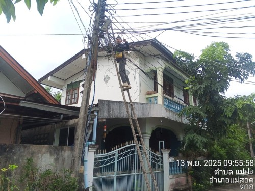เจ้าหน้าที่กองยุทธศาสตร์และงบประมาณ ดำเนินการตามคำร้องขอซ่อมแซมเคเบิ้ลทีวี ชุมชนสองแคว1