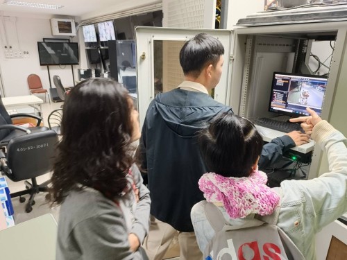 เจ้าหน้าที่กองยุทธศาสตร์และงบประมาณ ดำเนินการตามคำขอใช้ข้อมูลจากกล้องวงจรปิด