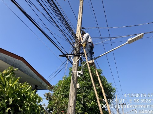 เจ้าหน้าที่กองยุทธศาสตร์และงบประมาณ ดำเนินการตามคำร้องขอซ่อมแซมเคเบิ้ลทีวี ชุมชนร่วมแรง