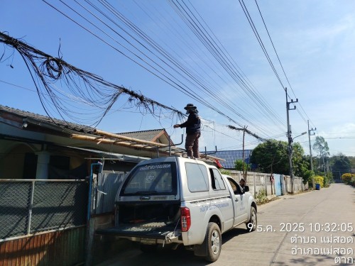 เจ้าหน้าที่กองยุทธศาสตร์และงบประมาณ ดำเนินการตามคำร้องขอซ่อมแซมเคเบิ้ลทีวี ชุมชนร่วมแรง